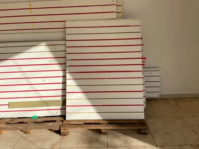 **Painel Canaletado MDF 1,17x1,53m | Painel Expositor de Parede | MDF | Loja, Comércio, Vi