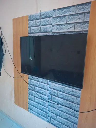 Vendo TV TCL, tá só com problema na tela, mais tem concerto.