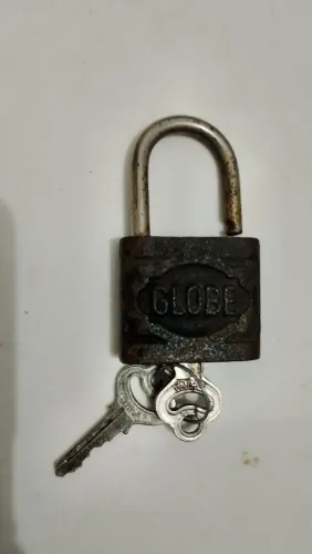 Cadeado antigo globe 