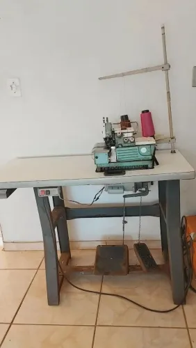 Máquina overloque industrial 