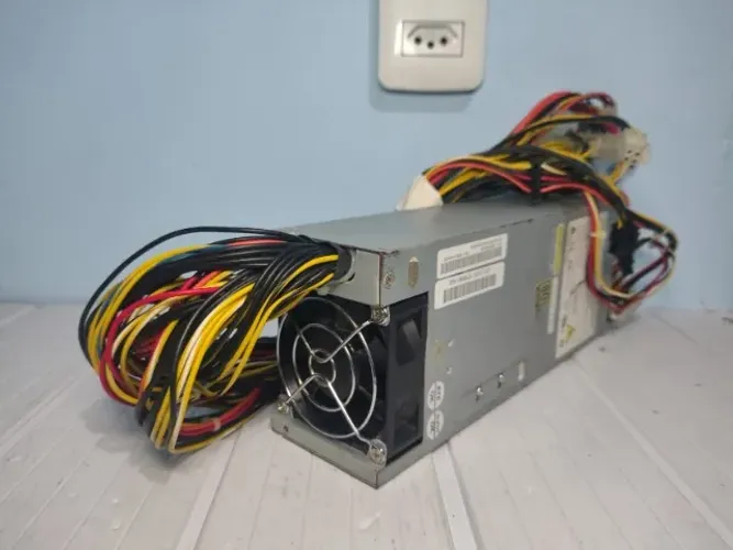 Fonte XEAL 700W 80 Plus Bronze PFC Ativo - 2U