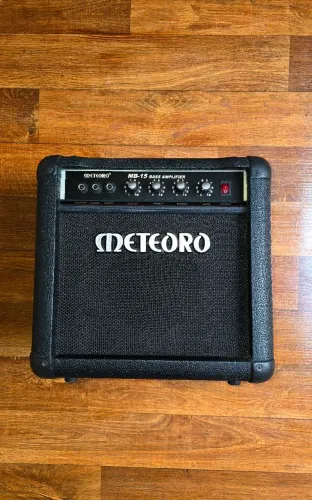 Amplificador Meteoro MB15 - 15W RMS para Baixo, Compacto e Versátil