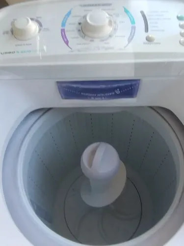 Vendo essa máquina de lavar roupa 6 8 kg funcionando perfeitamente pegou usou