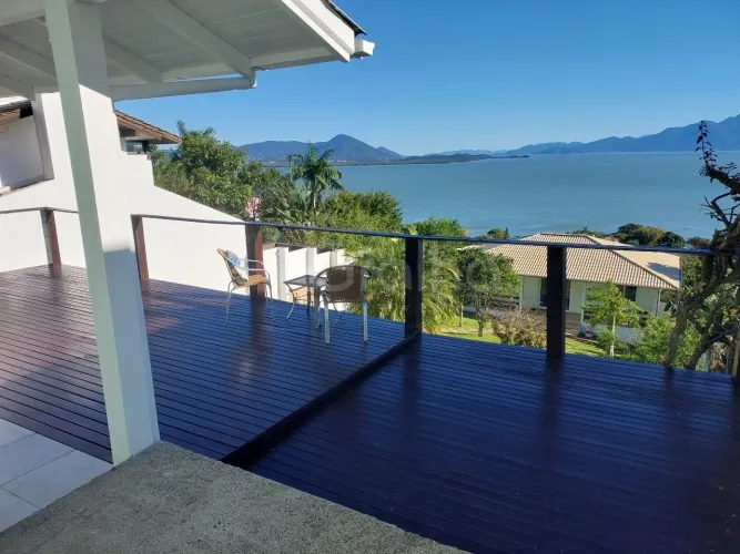 Casa para Venda em Florianópolis, José Mendes, 2 dormitórios, 2 suítes, 3 banheiros, 6 vag