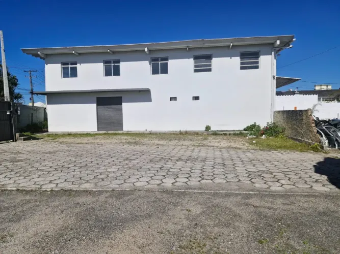 Imóvel para aluguel com 200 metros quadrados com 3 quartos em Barreiros - São José - SC