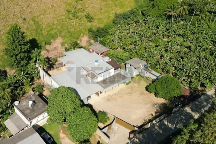 Imóvel Multifuncional com Galpão, Residência e Kitnets em Terreno de 1.700m² em Córrego da