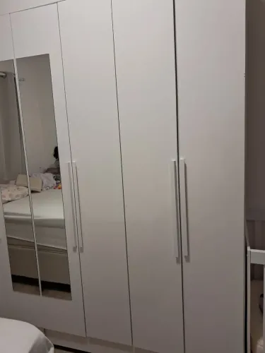 Roupeiro oito portas