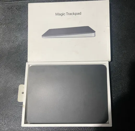 Apple Magic Trackpad - Superfície Multi-touch - Wireless - USB-C - Preto