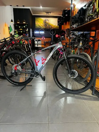 Bicicleta Mountain Bike