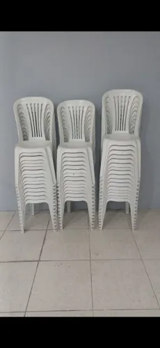 Cadeira de plástico *