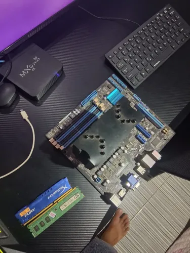 Placa mae asus com memória ram de 8gb e uma de 4gb