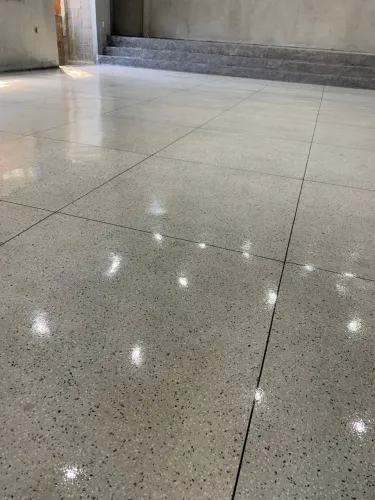 Piso de granitina