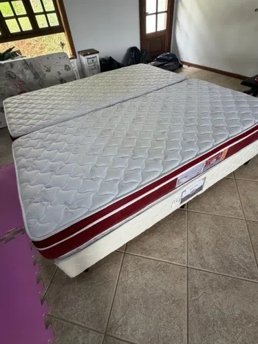 Vendo 2 camas box de solteiro com bicama