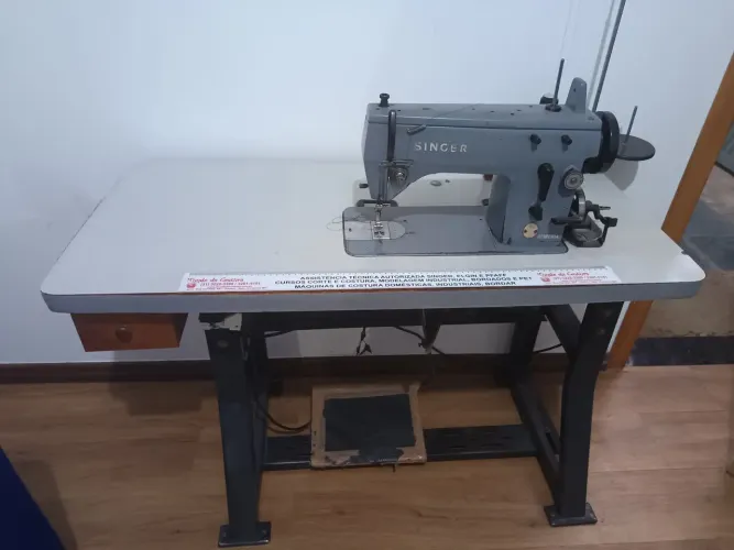 Vendo máquina Singer 021