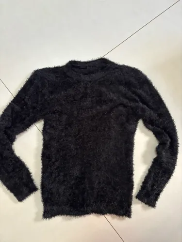 Blusa manga comprida pelinho preta