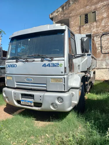 Caminhão caçamba a venda