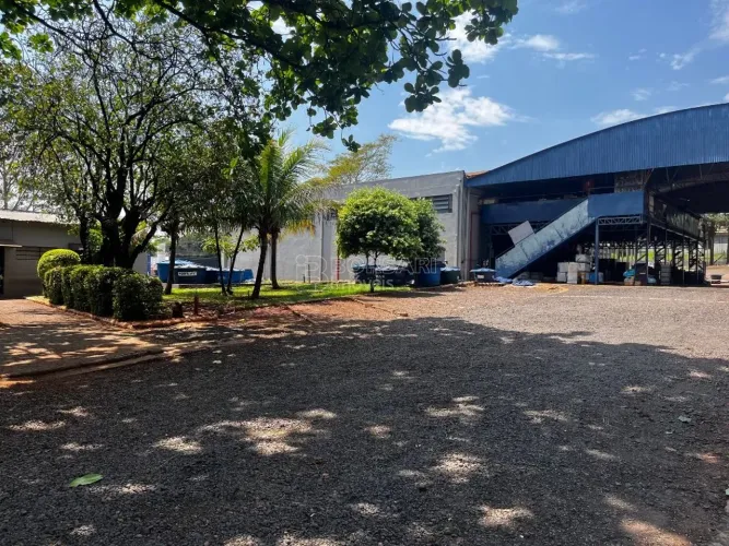 Venda de Comercial / Barracão/Galpão na cidade de Araraquara