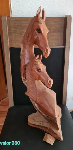 Peça decorativa em madeira