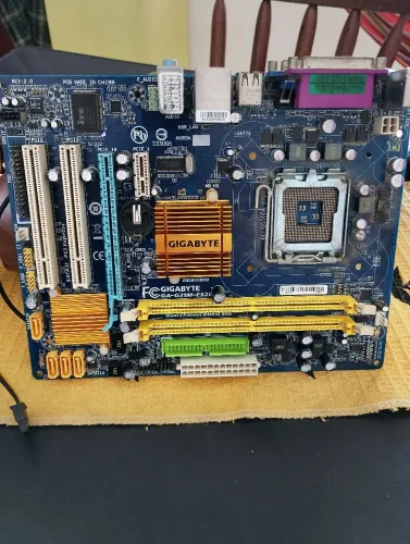 Placa mãe GIGABYTE GA-G31M-ES2L