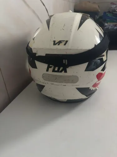Capacete semi novo