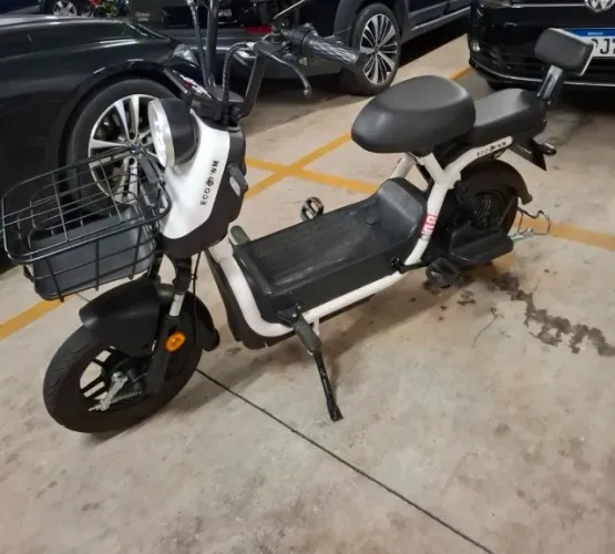 Moto eletrica ECO X2 branca, pouco rodada, 14 meses de uso