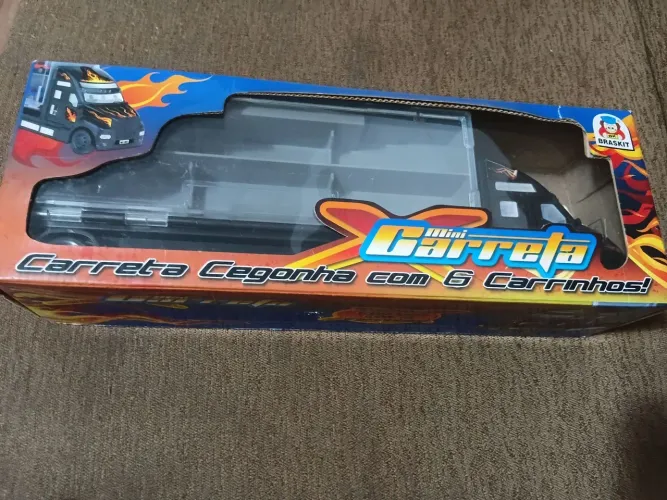 Carreta cegonha Braskit p/ 12 Hot Wheels um dos lados esta com o fecho quebrado mas ñ cai