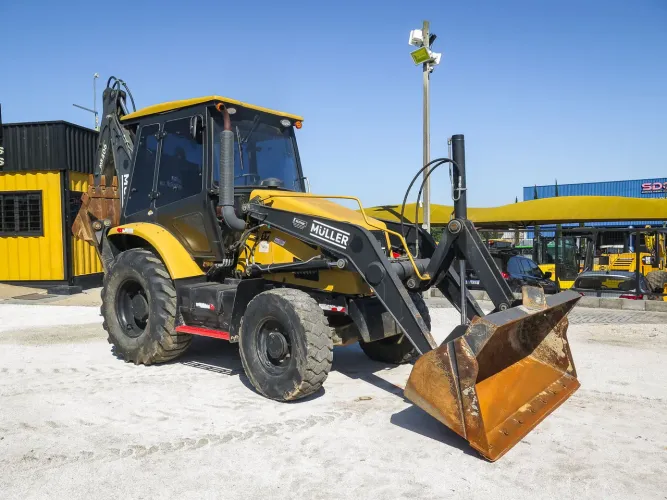 Retroescavadeira MULLER MR 406 2024 com 2.800h de operação