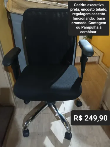 Cadeira executiva preta base cromada