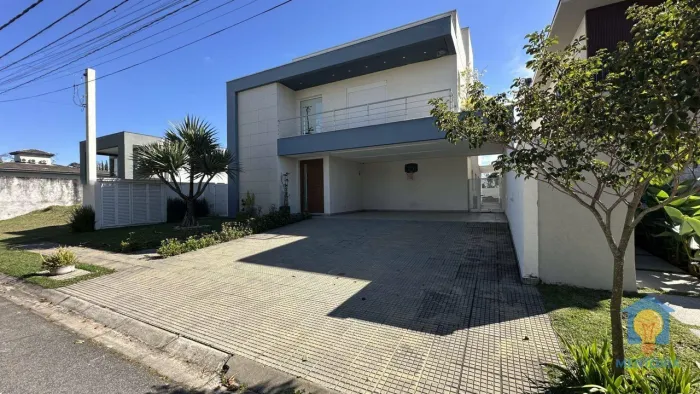 Casa à venda com porteira fechada no condomínio Reserva do Vianna - Granja Viana