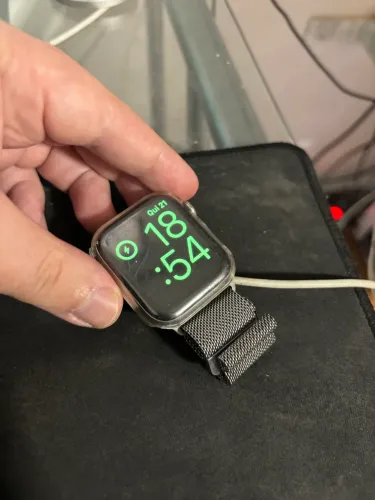 Relógio smarwatch Apple Series 4 com pulseira metálica milanese loop novíssimo