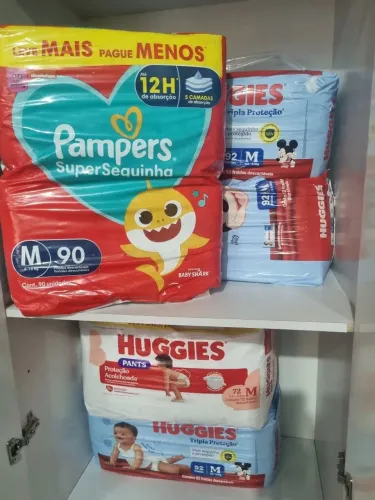 Troco 5 pacototões de fraldas Pampers e Huggies tamanho M por tamanho G