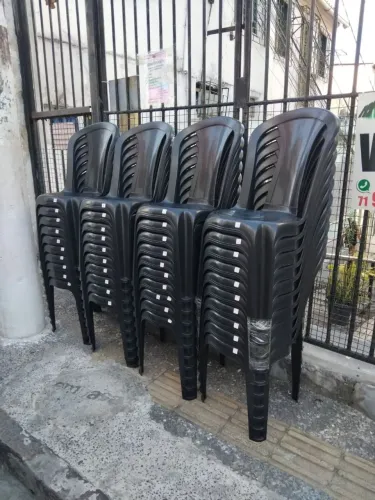 Cadeira Plástica Alta Resistência Realeza GW43