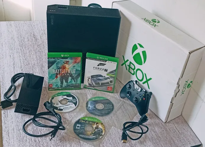 X box One semi novo com 5,jogos.zap *