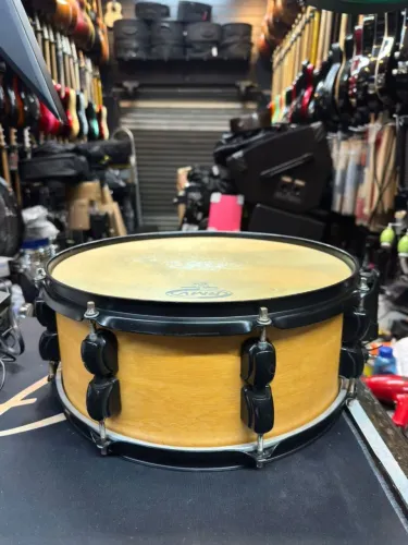Caixa de bateria 14" RMV Road Natural laqueada 14x5,5 ótimo estado super oferta  afinada