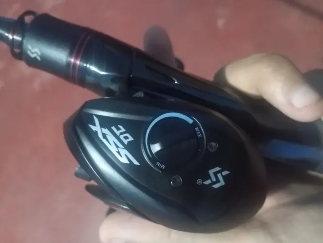 Vende-se kit carretilha Dc + cara de carbono + linha usei apenas uma vez