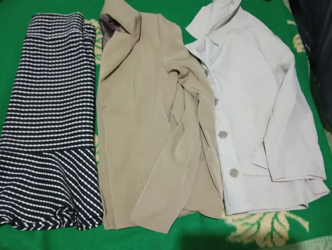 Lote de roupas variadas para brechó com 50 peças
