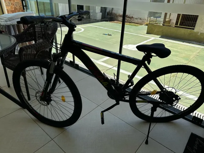 Bicicleta Polax MTB Aro 26, com suspensão dianteira e freio a disco.