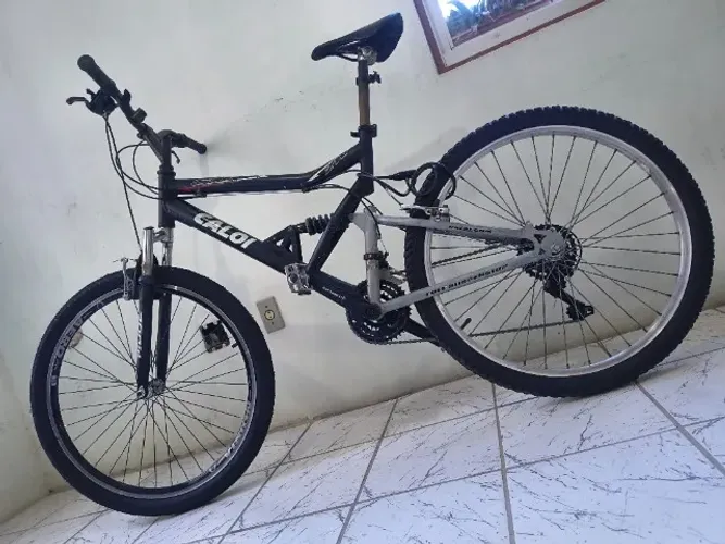 BICICLETA CALOI 21 MARCHAS, ACOMPANHA PNEU RESERVA E DUAS CAMERAS NOVAS RESERVAS (KENDA)