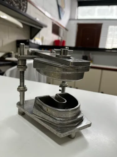 Articulador de metal