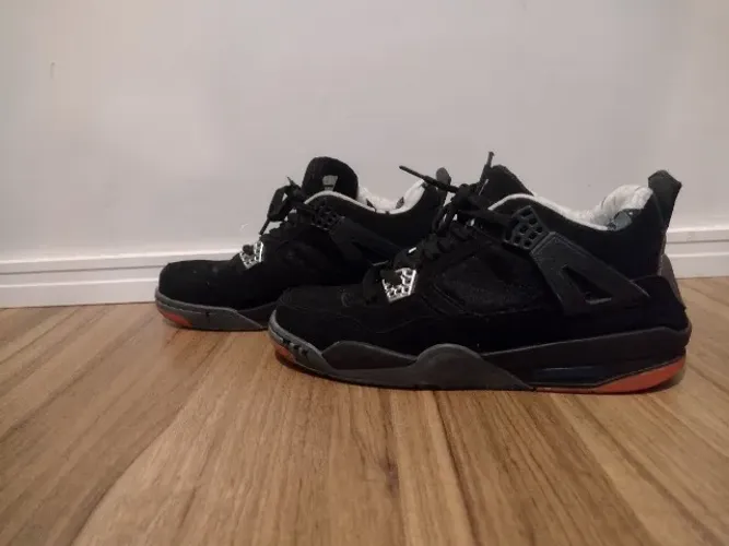 Tênis Jordan 4 retrô preto