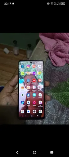 Gostaria de vender meu celular está com pernas marca de uso intrincado na tela mas não