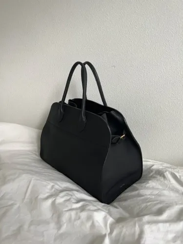 bolsa preta stachel grande com detalhes metalizado