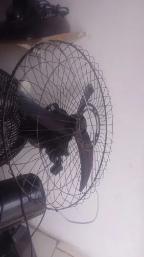 ventilador grande de parede