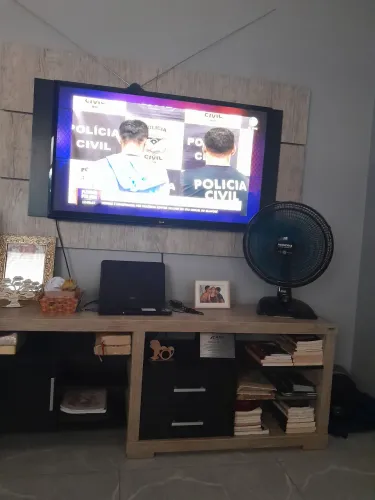 Vendo um rak bem conservado, junto com a TV 50polegada, tudo por 1.500,até não é smart,