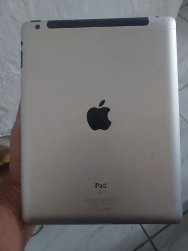 Leia o anúncio Vendo IPad modelo A1430 64Gb ta com a conta inativa como aparece na foto 
