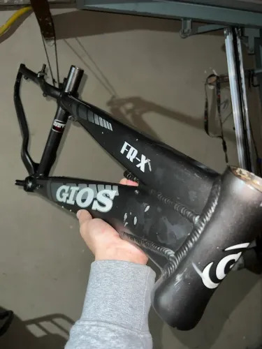Quadro Gios FRX modelo mais antigo 