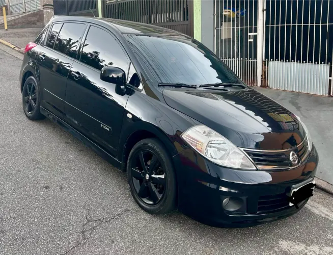Nissan Tiida SL 1.8/1.8 Flex 16V Mec. 2012