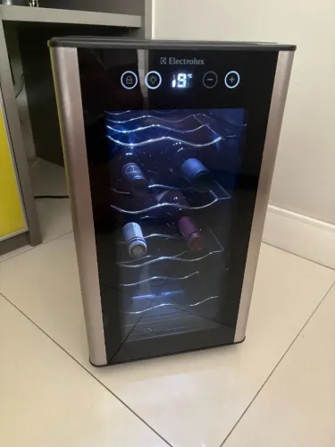 Adega Climatizada Electrolux 8 garrafas ACS08
