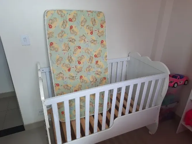 *Berço cama com colção seminovo* ( praticamente sem uso)