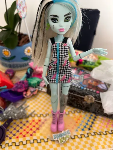 Boneca monster high Frankie stein buget line